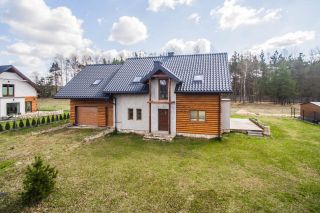 Uroczy | stan deweloperski | technologia tradycyjna
Dom na sprzedaż
Powierzchnia: 214,80 m2
Rok budowy: 2020
CHECHŁO / OLKUSZ